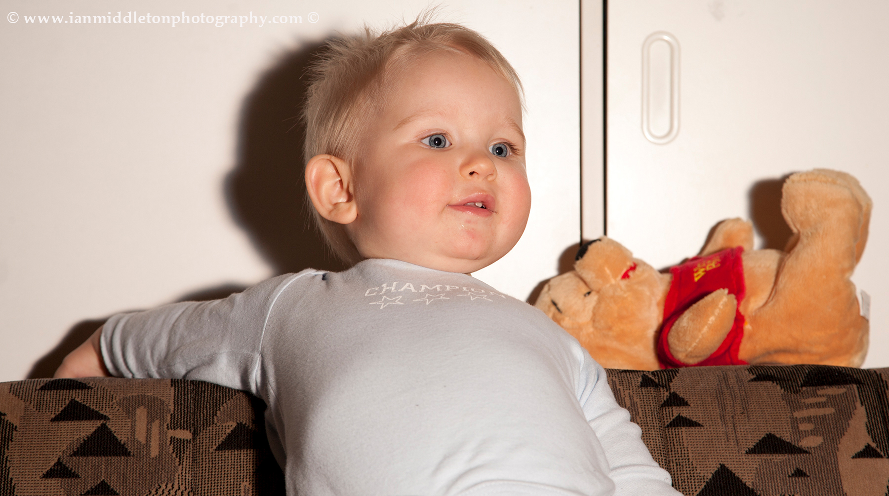 Example of how direct light with a flash causes problems with shadows in portrait photography.